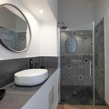 Loft Au Style Contemporain à 150m Des Plages De Juan-les-pins *