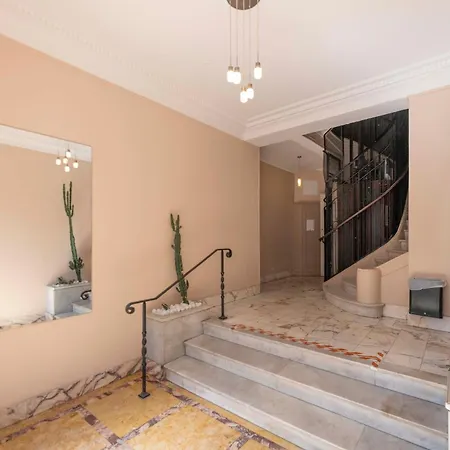Appartement Loft Au Style Contemporain à 150m Des Plages De Juan-les-pins